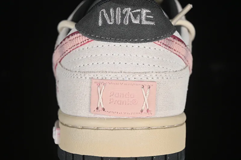 All Categories Nk SB Dunk Series Nk SB Dunk Low Low-top sneakers Nike Dunk Low Panda Prank Film Love Letter Rice Noodle Love Language Low-top casual sneakers HV1800-101